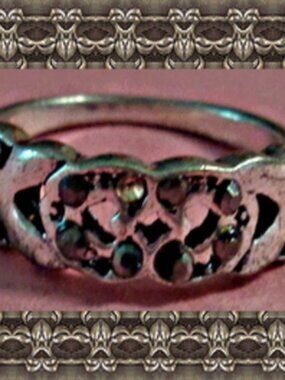 Vintage Theme Silver Tone Heart Design Ring Size 6 With Black Crystals